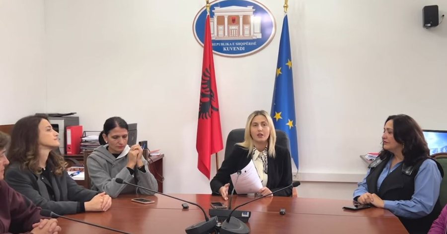 Ina Zhupa dorëzon projektligjin për të njohur diplomat e