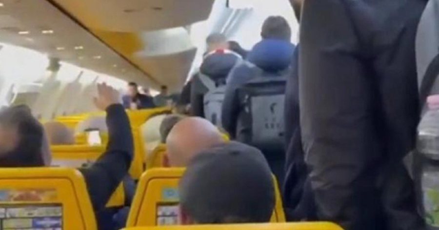 Skandal në Itali... Përleshje mes tifozëve dhe lojtarëve