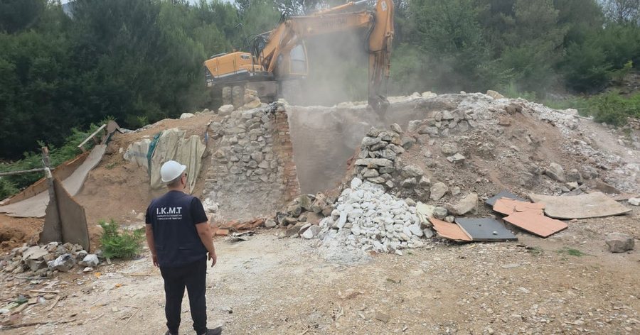 IKMT nd&euml;rhyn s&euml;rish n&euml; Kruj&euml;, prishen gropat informale