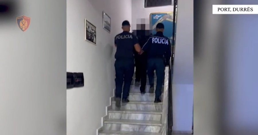 Fshehu në kamion tre persona të shpallur në kërkim për