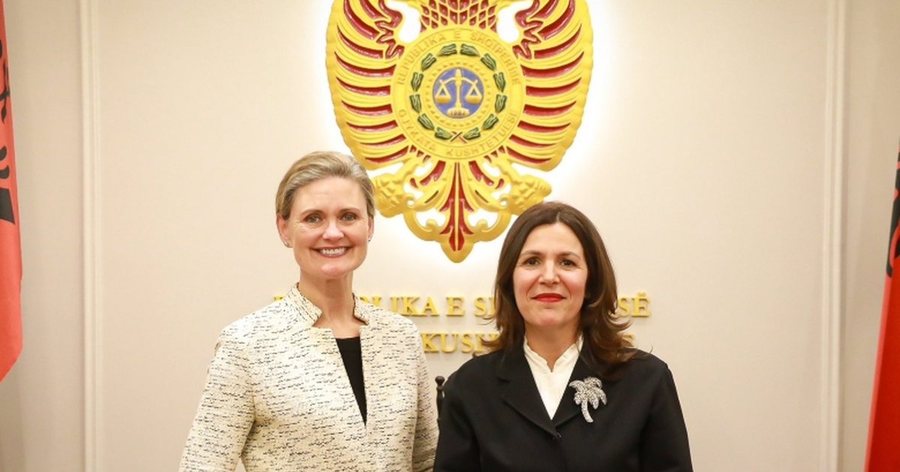 VanHorn takon kryetaren e Gjykat&euml;s Kushtetuese: Prioritetet e Trump,