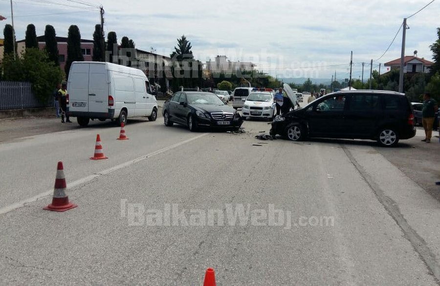 Aksident i rëndë në dalje të Peqinit, dy të plagosur.