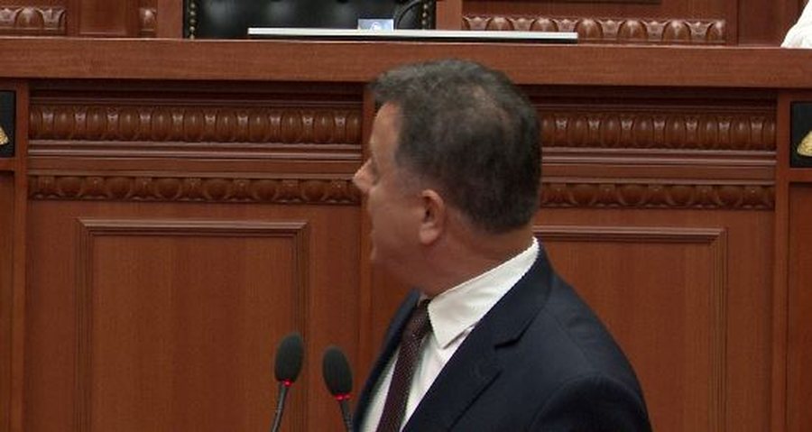 &ldquo;D&euml;gjoni protestuesit!&rdquo;/ Noka ashp&euml;rson gjuh&euml;n