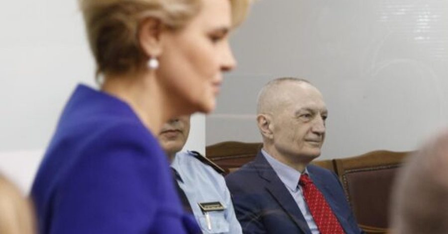 "Celulari u sekuestrua n&euml; m&euml;nyr&euml; t&euml; paligjshme"/