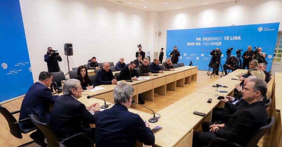 "N&euml;se&nbsp;ata refuzojn&euml; dhe ecin me kok&euml;fort&euml;si mund