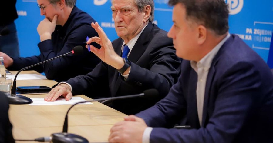 Berisha: Rama &euml;sht&euml; n&euml; rreth t&euml; kuq si Vu&ccedil;i&ccedil;i,