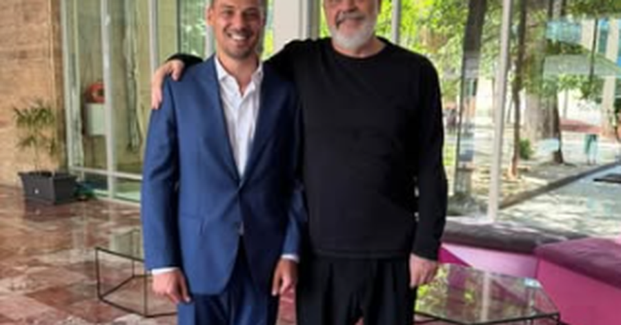 FOTOLAJM/ Djali i Hashim Tha&ccedil;it, Endrit Tha&ccedil;i takon Ram&euml;n: