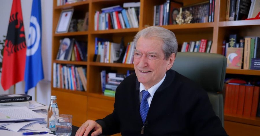 "Kushtetuesja hodhi n&euml; kosh k&euml;rkes&euml;n e Ram&euml;s"/