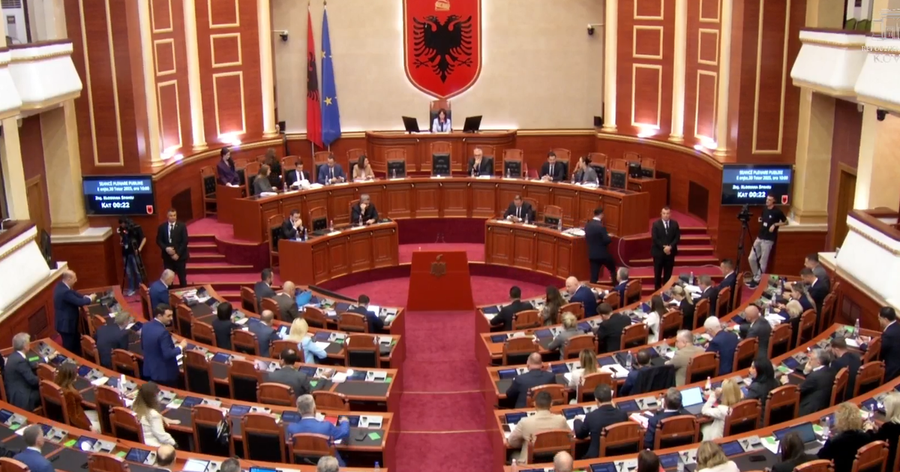 Opozita kërkon shkarkimin e Peleshit/ Kuvendi nis nën drejtimin e