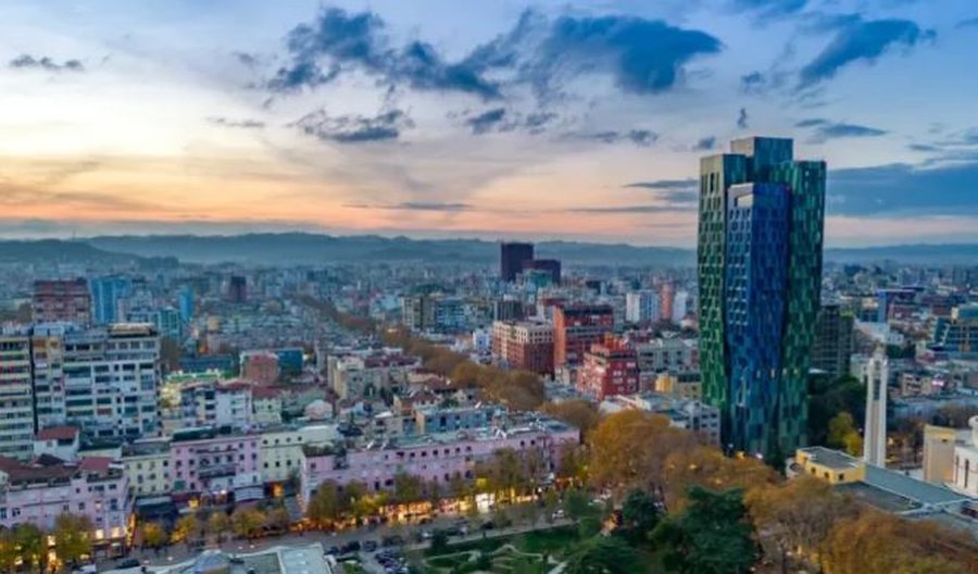 “Metro”: Britanikët zgjedhin Tiranën për pushime