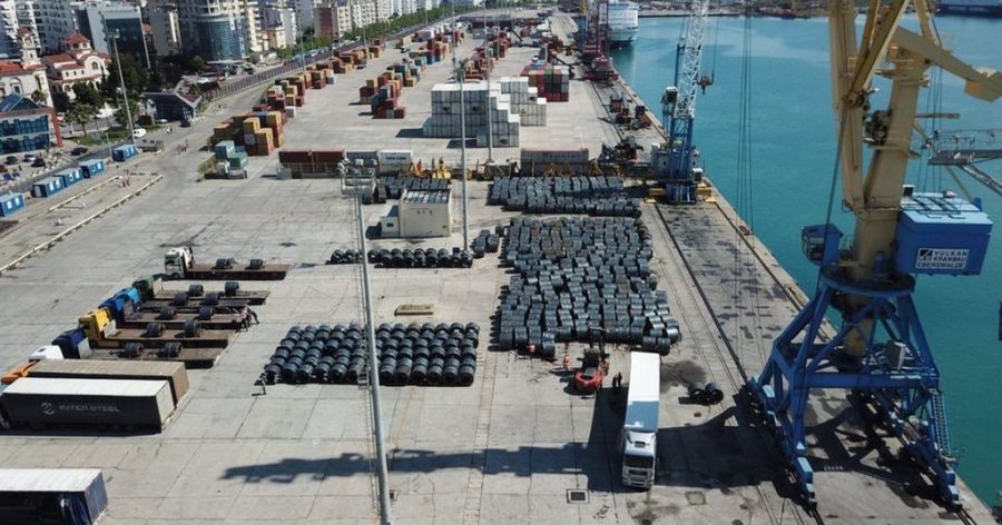 Durrësi 'han pa porta'/ Në furgonin e