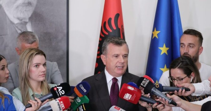 PD denoncoi Presidentin punon edhe si mjek, Balla i del në krah Begajt: Nuk