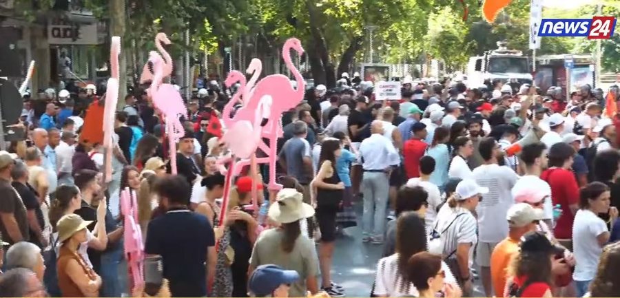 &ldquo;K&euml;tu vendosim ne!&rdquo;/ Jo vet&euml;m gardhe dhe polic&euml;,