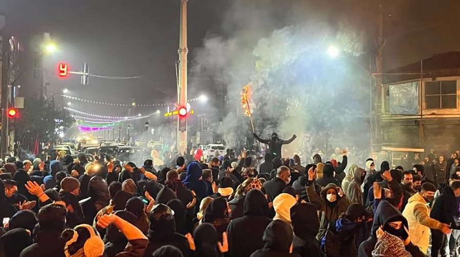 &ldquo;Q&euml;ndroni n&euml; sht&euml;pit&euml; tuaja ose do t&rsquo;ju