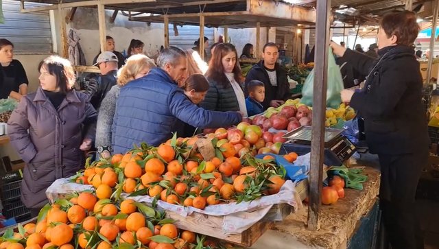 Tryezat e shqiptarëve për fundvit të cunguara për shkak