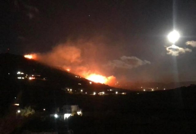 Foto/ Zjarr i madh në Greqi, evakuohen 3 vendbanime