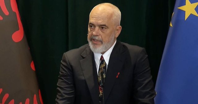 "Shijojeni Tiranën", Rama batuta me gazetarët
