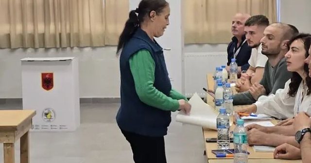 "Votimet në Shqipëri po kalojnë pa probleme serioze",