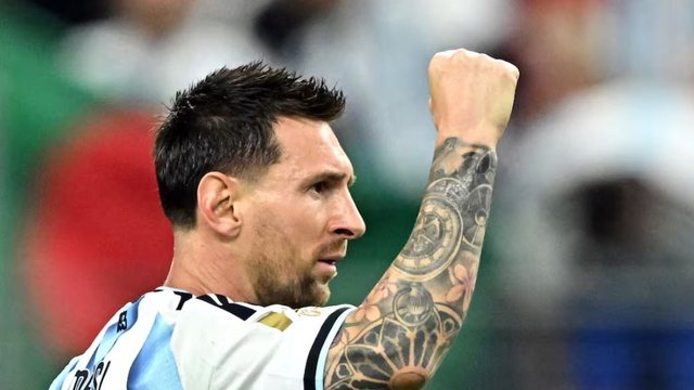 Bota e futbollit e çmendur pas “pleshtit”: Askush si Leo Mesi