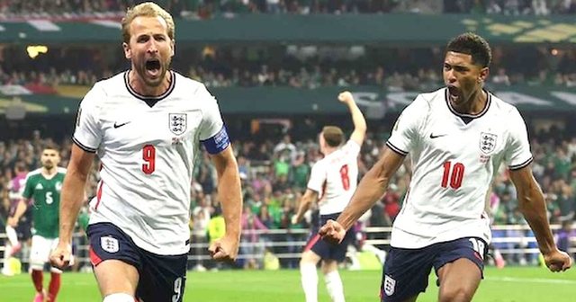 Anglia b&euml;n &ldquo;Tre Luan&euml;t&rdquo; ndaj Meksik&euml;s dhe kalon