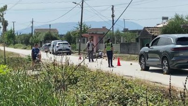 Aksident n&euml; Lushnj&euml;, fuoristrada p&euml;rplas t&euml; moshuarin me