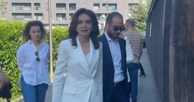 Debati i Nokës me qytetarët në qendrën e votimit/ Spiropali