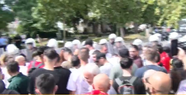 Provokoi me dy gishta, ja kush &euml;sht&euml; deputeti q&euml; revoltoi