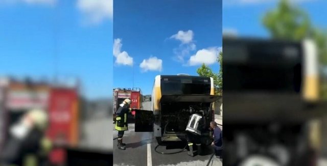 P&euml;rfshihet nga flak&euml;t autobusi i linj&euml;s Durr&euml;s-Spitall&euml;