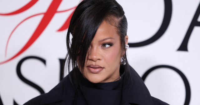 Rihanna shkëlqen në Tribeca Film Festival, paraqitja e saj elegante