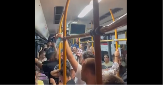 Autobusët pa kondicioner në mes të vapës pushtohen nga