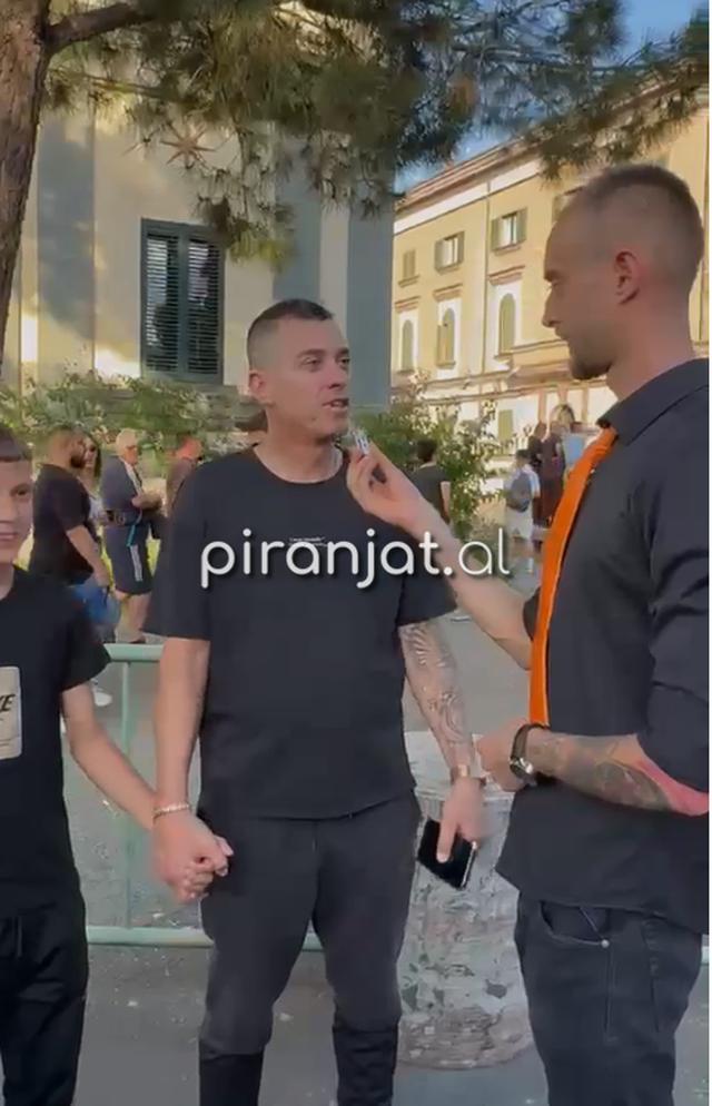 VIDEO/ Babai me f&euml;mij&euml;t n&euml; protest&euml; p&euml;r Zv&euml;rnecin