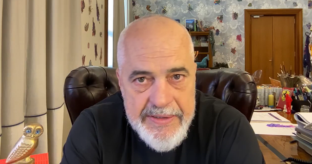 "Nuk të ka kushtuar asnjë kokërr leku!" Komentuesi i
