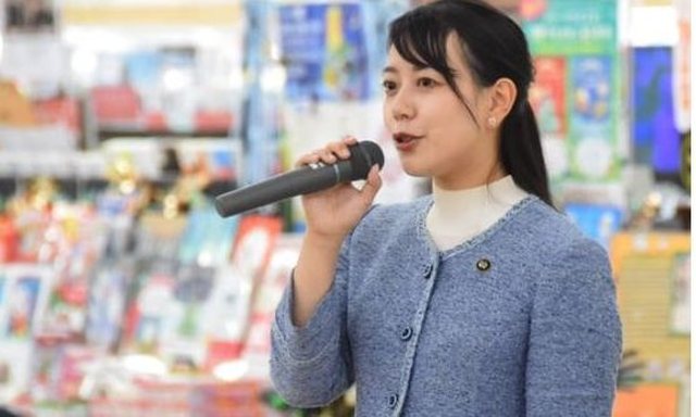 Kryebashkiakja japoneze bën histori, bëhet e para në vend që