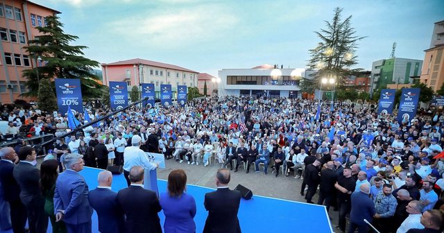 Berisha: Edi Rama beson tani se duke shpërndarë rrena, do mundë