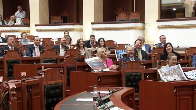 “Rama jepe dorëheqjen”/ Deputetet e PD-së