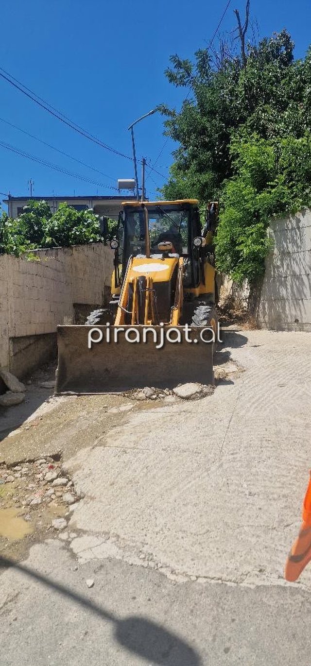 Banorët e "Lagjes 8" në Durrës denoncojnë gjendjen
