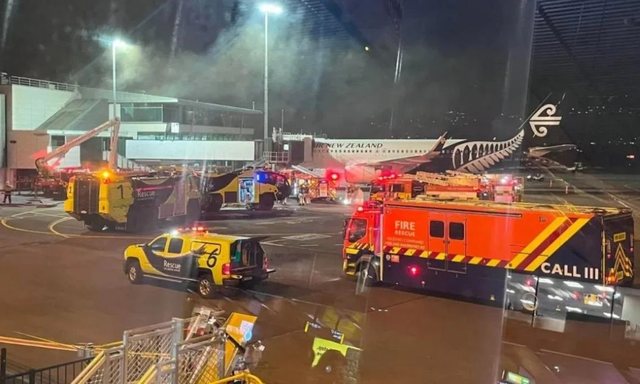 Zjarr n&euml; Aeroportin e Wellingtonit n&euml; Zeland&euml;n e Re. Anulohen
