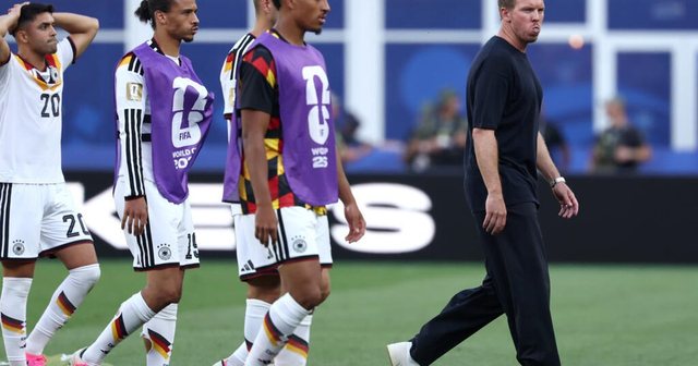 Nagelsmann refuzon t&euml; largohet pas d&euml;shtimit t&euml; Gjermanis&euml;
