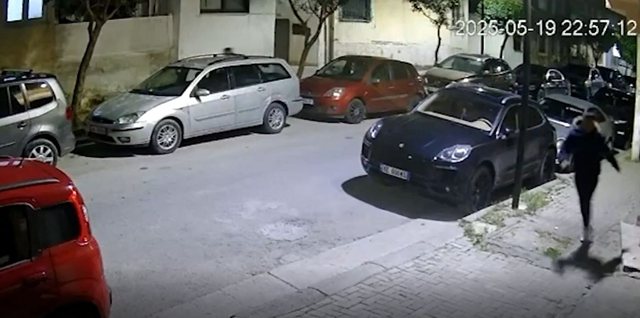 VIDEO/ Qytetarët vrapojnë të tmerruar sapo dëgjojnë