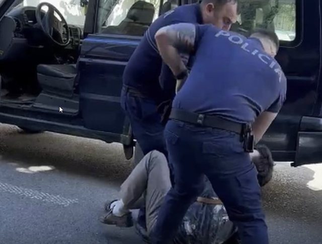 &#039;Krijoi&#039; skenën si në filmat aksion pas daljes nga