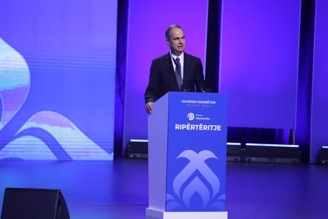 Bo&ccedil;i nga Kuvendi i PD: Koha e apatis&euml; ka mbaruar, ne jemi k&euml;tu