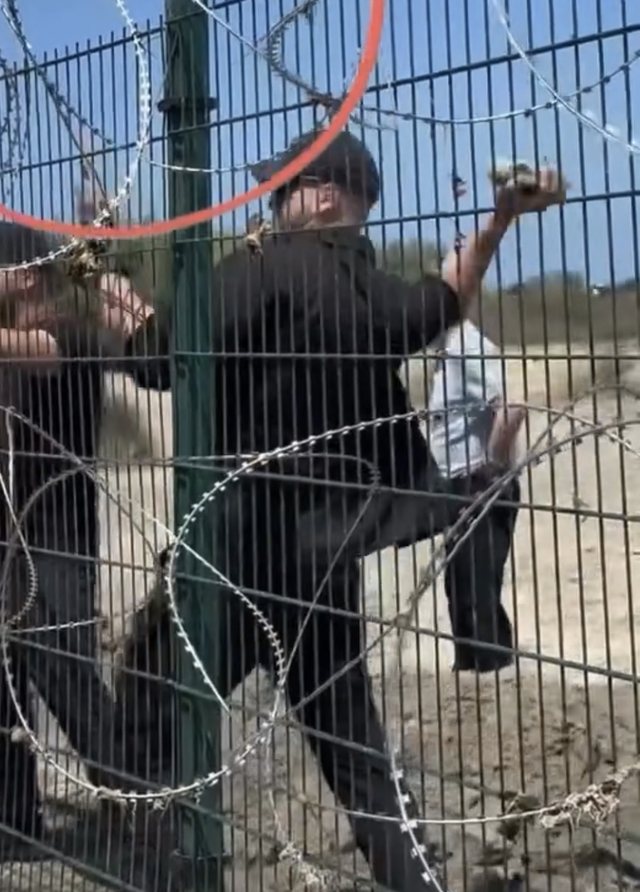 Zbulohet kush &euml;sht&euml; personi q&euml; goditi me gur&euml; banor&euml;t