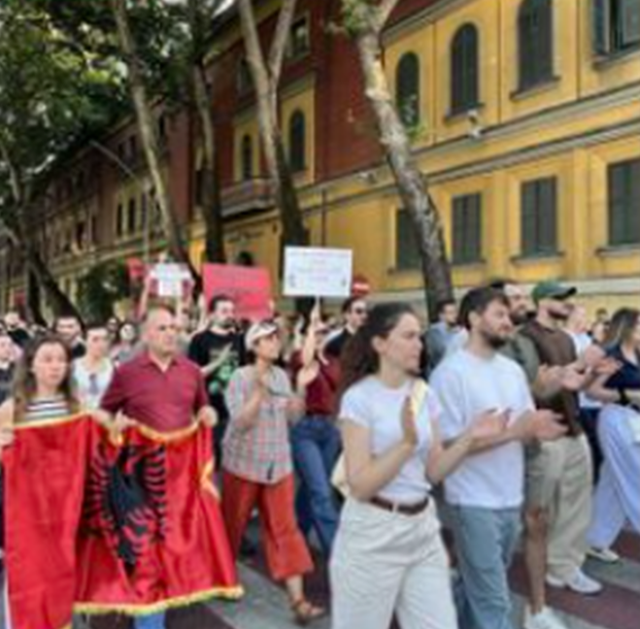 Ermonela Jaho mbështet protestën për Zvërnecin,