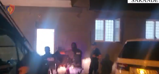 VIDEO/ I vendosën eksploziv një shtetasi, momenti kur arrestohet