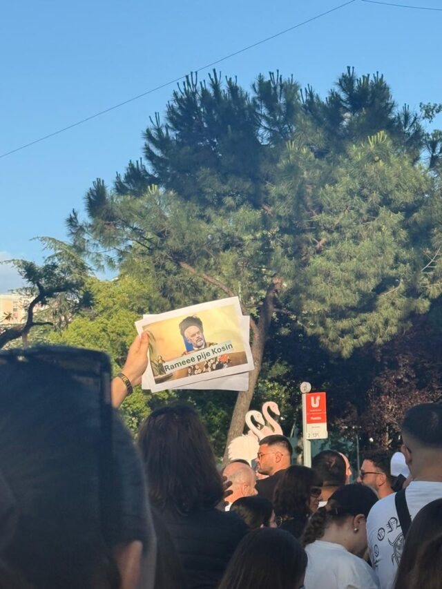 &ldquo;Ram&euml;, pije kosin&rdquo;, qytetar&euml;t nuk kursehen me