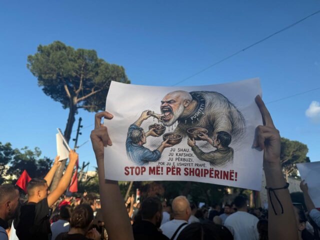 &ldquo;Ram&euml;, pije kosin&rdquo;, qytetar&euml;t nuk kursehen me