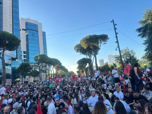 &ldquo;Dor&euml;heqje&rdquo;/ Protestuesit intensifikojn&euml; thirrjet: Rama