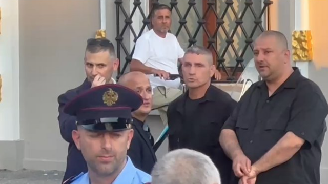 Takimi n&euml; Vlor&euml;/ Drejtori i P&euml;rgjithsh&euml;m i Policis&euml;