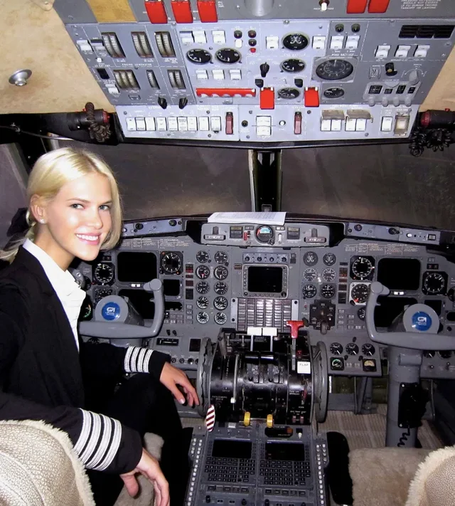 Pilote e “Lolita Express”/ Kush është vajza që