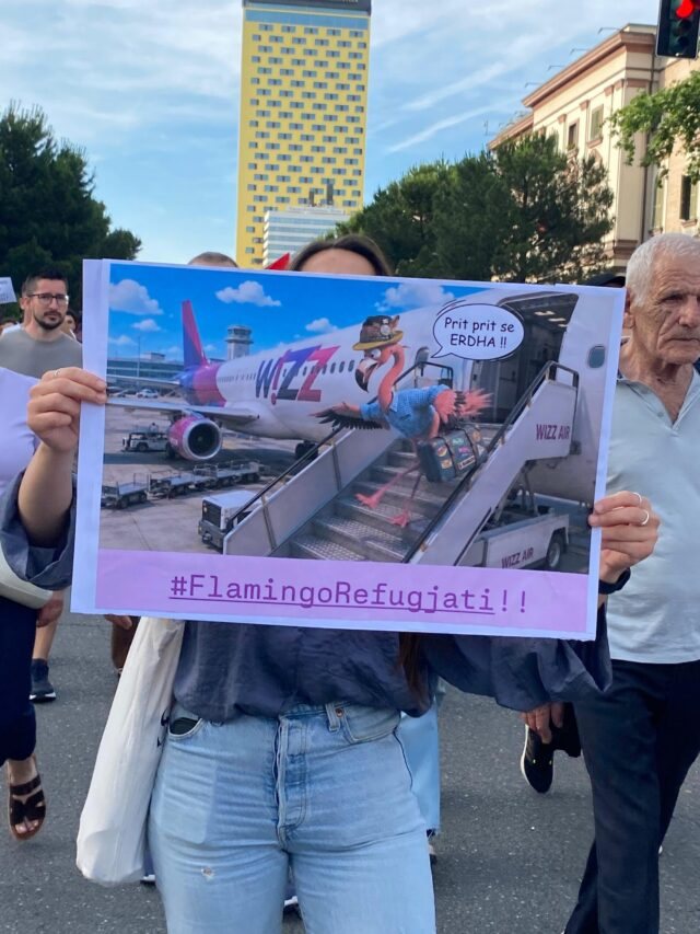FOTO/ Nga ironia te kritikat për Ramën, pankartat pikante në